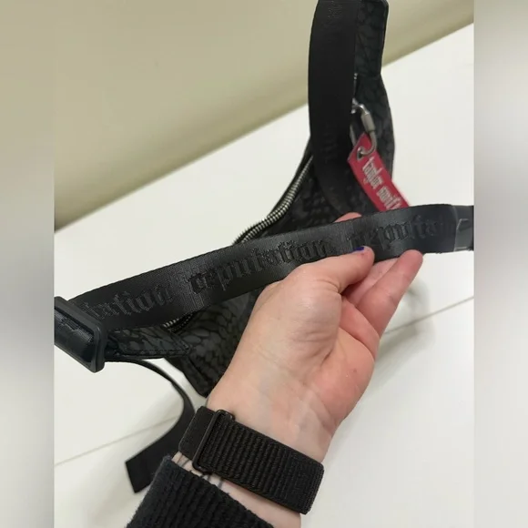 Taylor Swift Reputation Album Shoulder Bag - Picture 5 of 6